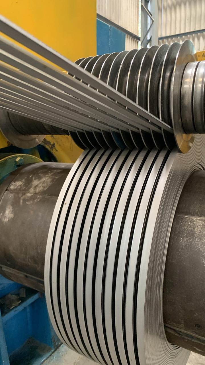 Stainless steel mults separating over the arbor and winding onto the recoiler